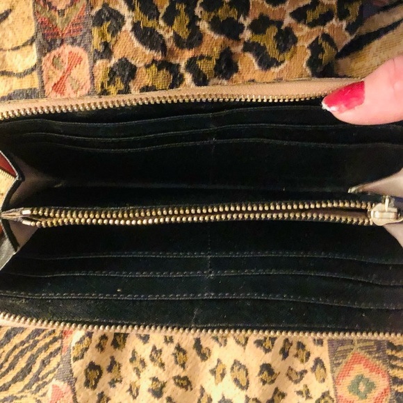 DIANE by Diane Bon Furstenberg DVF animal print zip wallet fits mobile - Picture 7 of 9